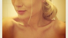 Blondes woman bathroom Chantal