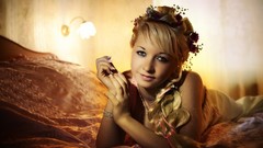 Blondes woman beds faces