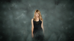 Blondes woman black dress