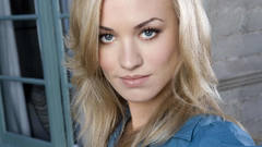 Blondes woman blue eyes