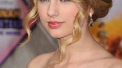 Blondes woman blue eyes