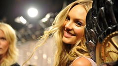 Blondes woman blue eyes