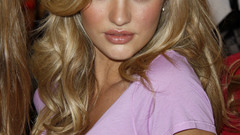 Blondes woman blue eyes