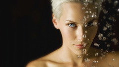 Blondes woman blue eyes