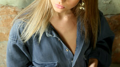 Blondes woman blue eyes