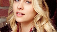 Blondes woman blue eyes