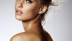 Blondes woman blue eyes