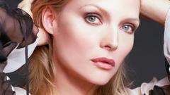 Blondes woman blue eyes