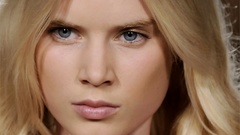 Blondes woman blue eyes