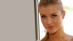 Blondes woman blue eyes