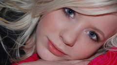 Blondes woman blue eyes