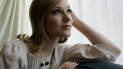 Blondes woman blue eyes