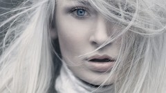 Blondes woman blue eyes