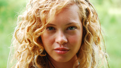 Blondes woman blue eyes