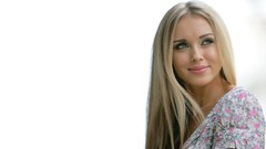 Blondes woman blue eyes