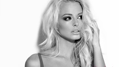 Blondes woman bra models