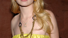 Blondes woman britt robertson