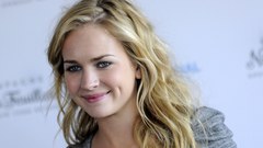 Blondes woman britt robertson