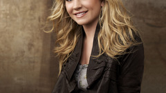 Blondes woman britt robertson