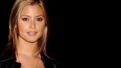 Blondes woman brown eyes