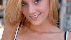 Blondes woman Carli Banks