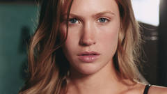 Blondes woman close-up Actress