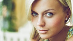 Blondes woman close-up blue