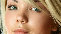 Blondes woman close-up green