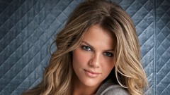 Blondes woman close-up models