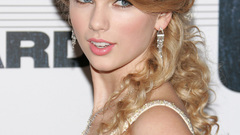 Blondes woman close-up Music