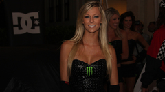 Blondes woman dc racing