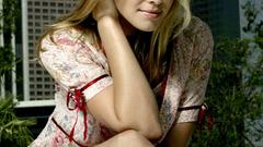 Blondes woman dress blue