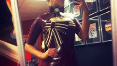 Blondes woman dress mirrors