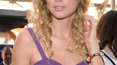 Blondes woman dress taylor