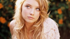Blondes woman Elisabeth Harnois