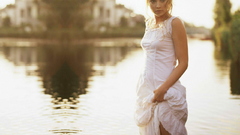 Blondes woman Elisabeth Harnois