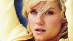 Blondes woman elisha cuthbert