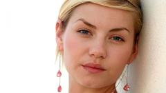 Blondes woman elisha cuthbert