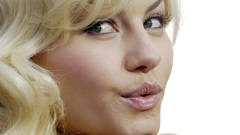 Blondes woman elisha cuthbert