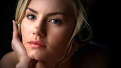 Blondes woman elisha cuthbert