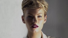 Blondes woman elisha cuthbert