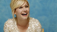 Blondes woman elisha cuthbert