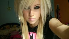 Blondes woman emo