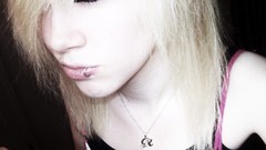 Blondes woman emo