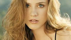 Blondes woman evan rachel