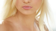 Blondes woman eyes lights