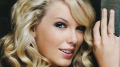 Blondes woman eyes taylor