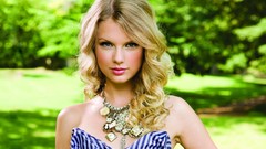 Blondes woman eyes taylor