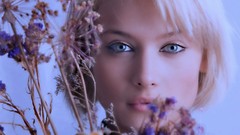 Blondes woman Flowers models