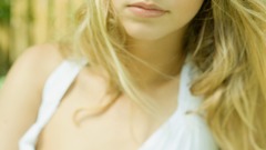 Blondes woman Garden